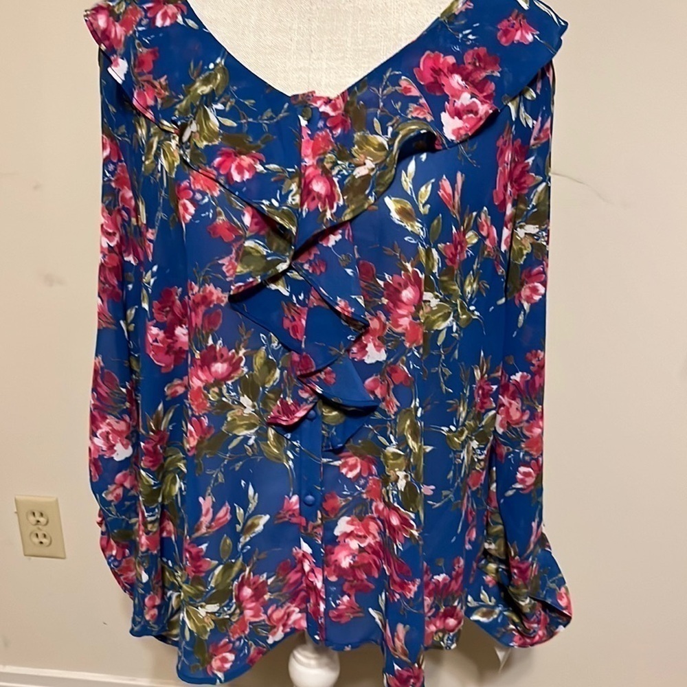 Kut from the Kloth blue blouse, rose florals, size xxl